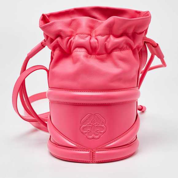 ALEXANDER MCQUEEN Neon Pink Leather The Soft Curve Bucket Bag - Picture 4 of 8